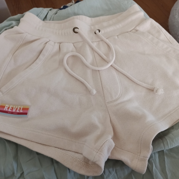 Women's Cream Shorts - Picture 1 of 4